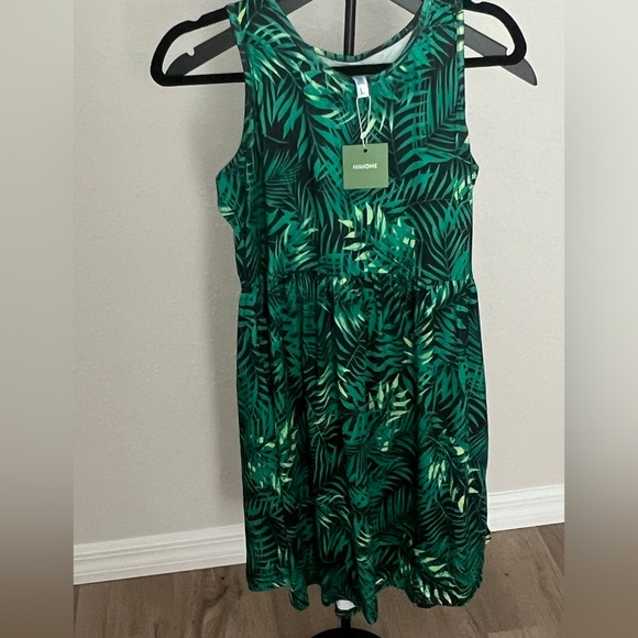 Himone Dresses & Skirts - Tropical Green Leaf Print Dress
